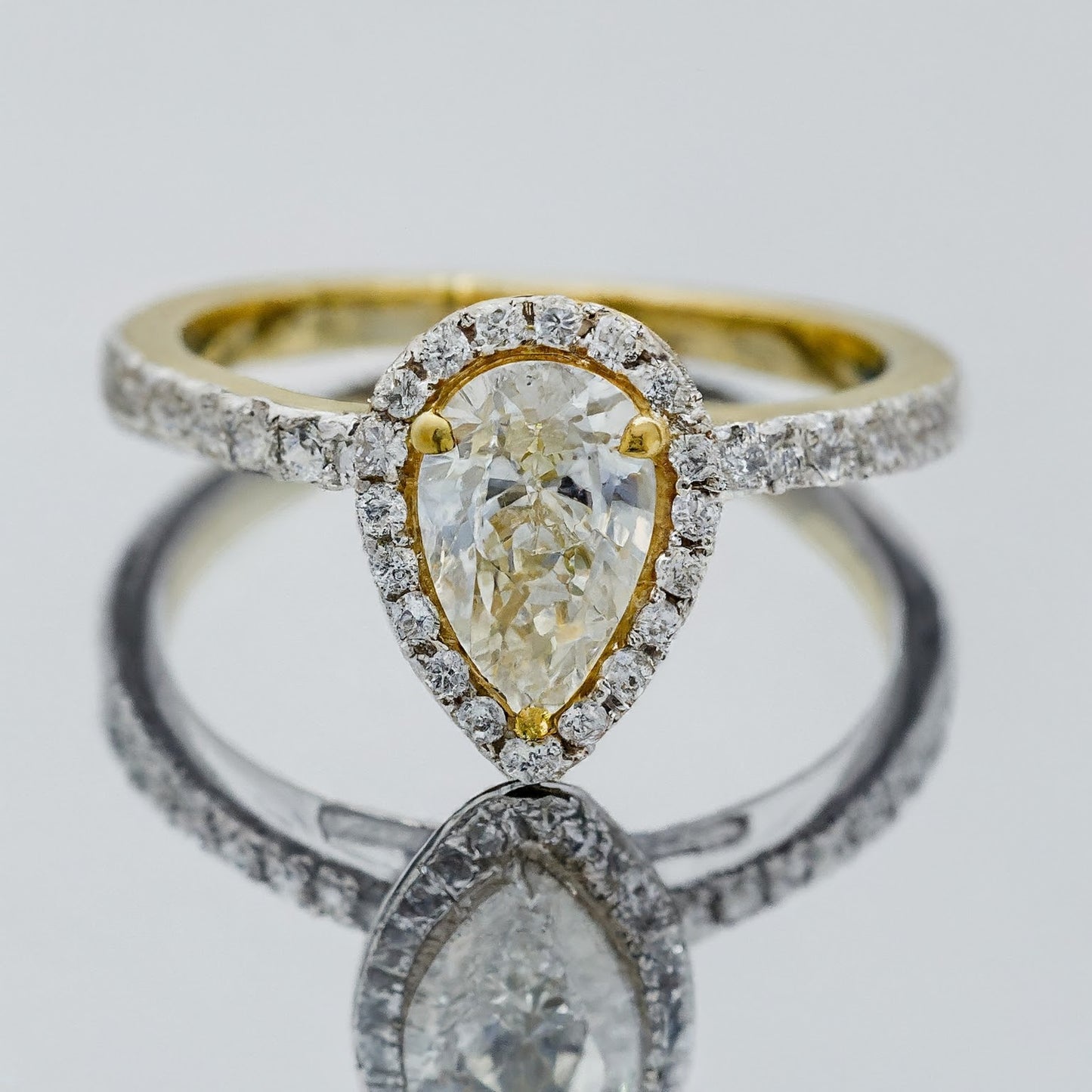 4 Prong Setting Side Stone Halo Ring