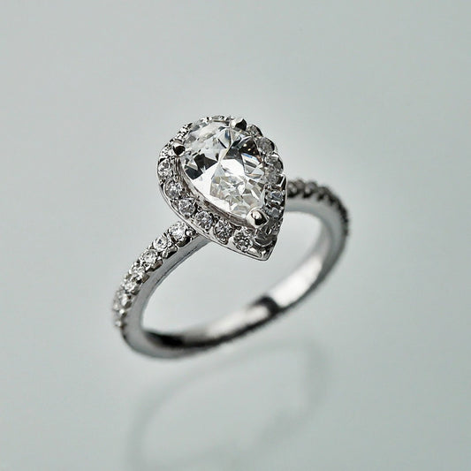 4 Prong Setting Side Stone Halo Ring